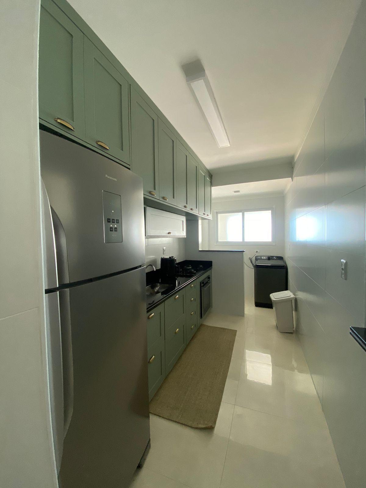 Cozinha em layout corredor com eletrodomésticos