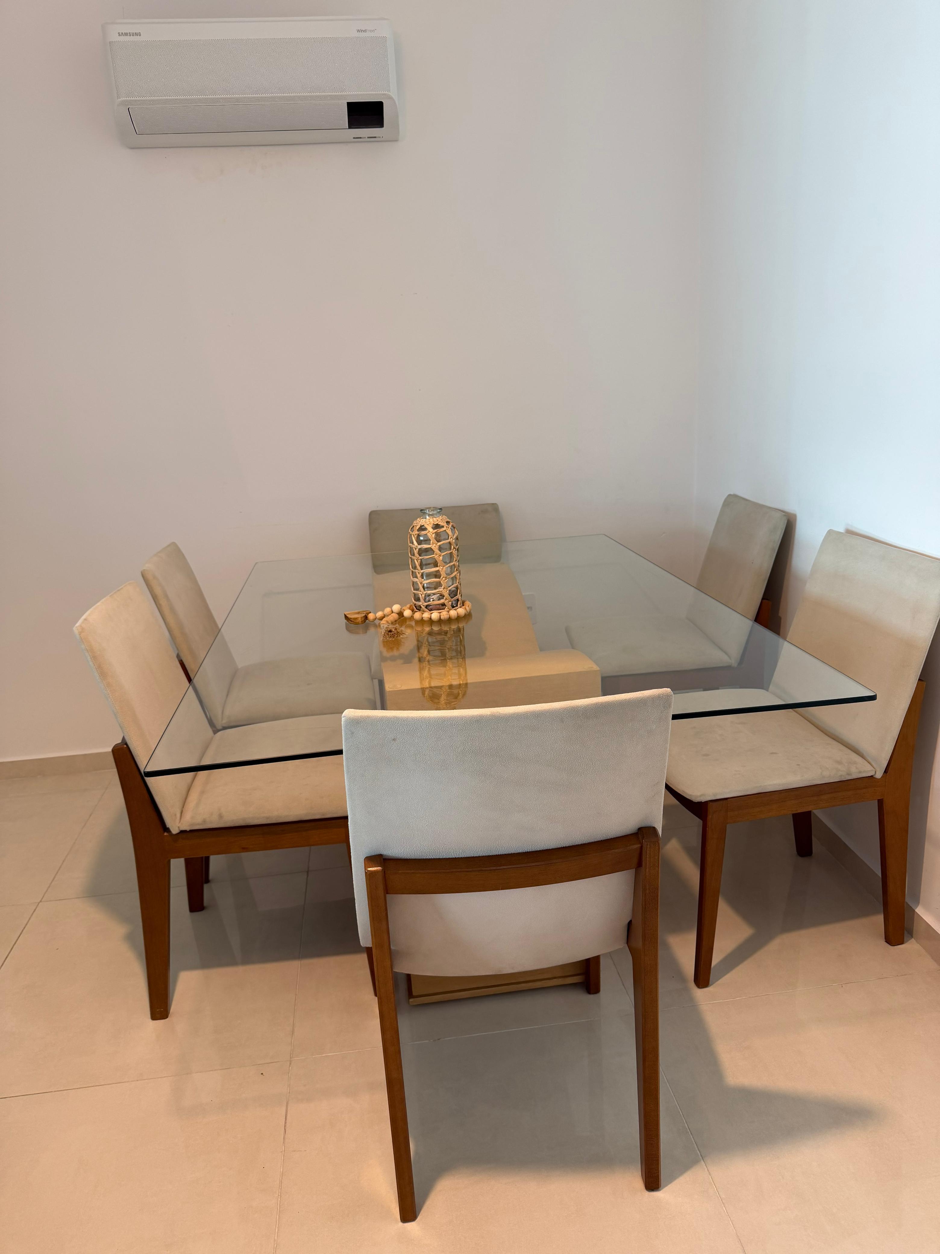 Outro ângulo do interior do apartamento