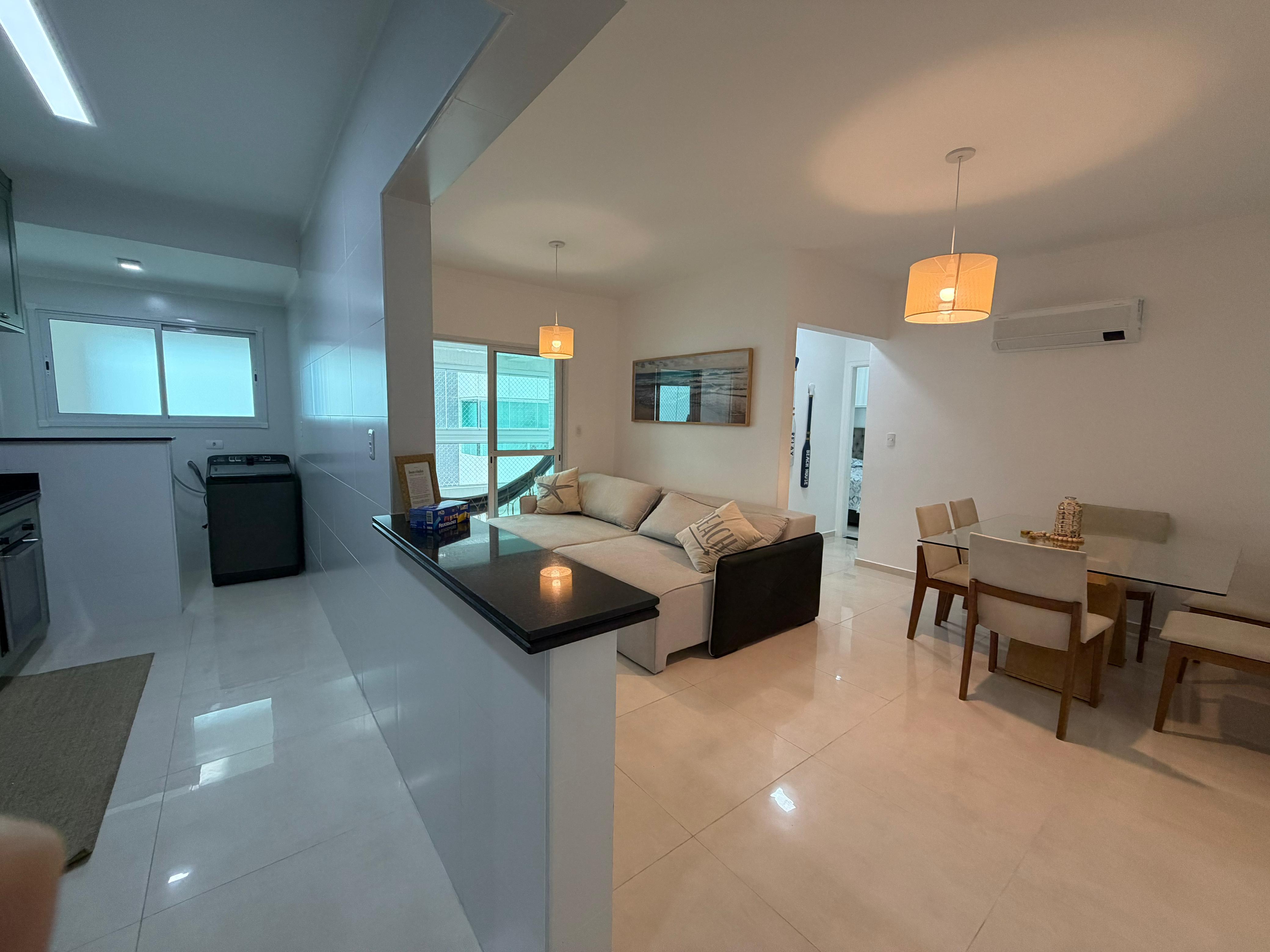 Sala ampla com iluminação natural